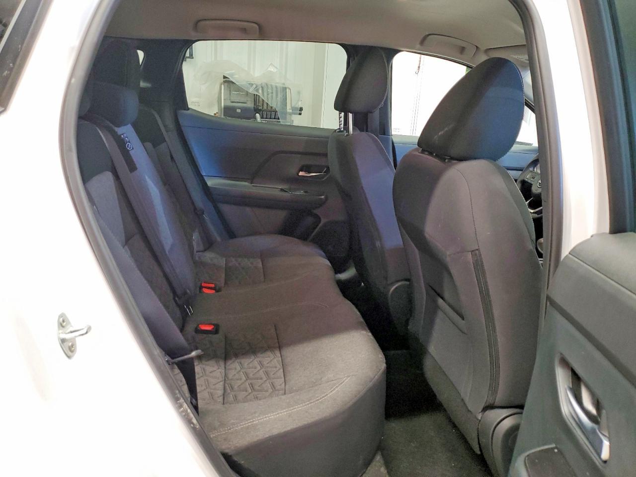 2025 NISSAN KICKS