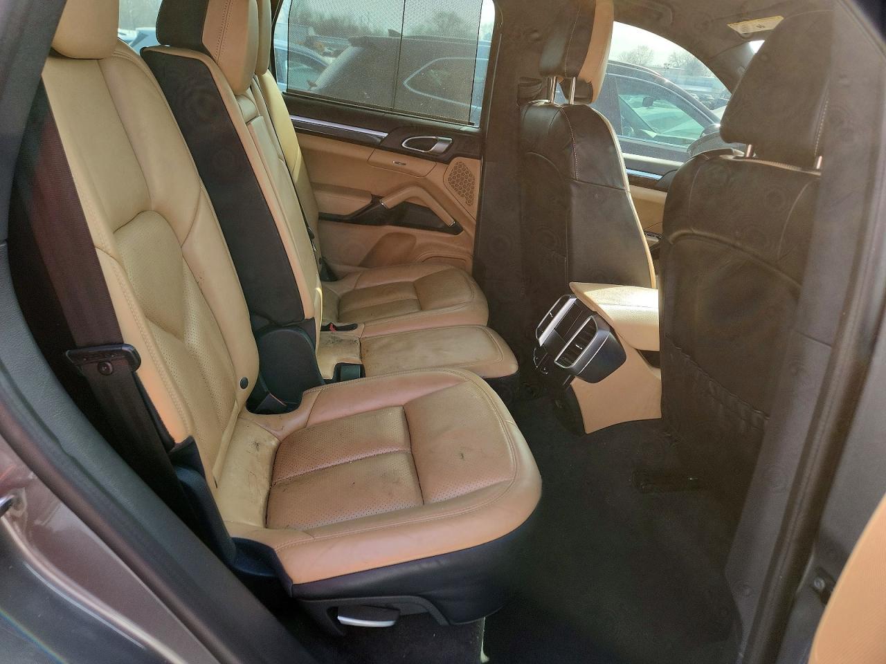 2017 PORSCHE CAYENNE