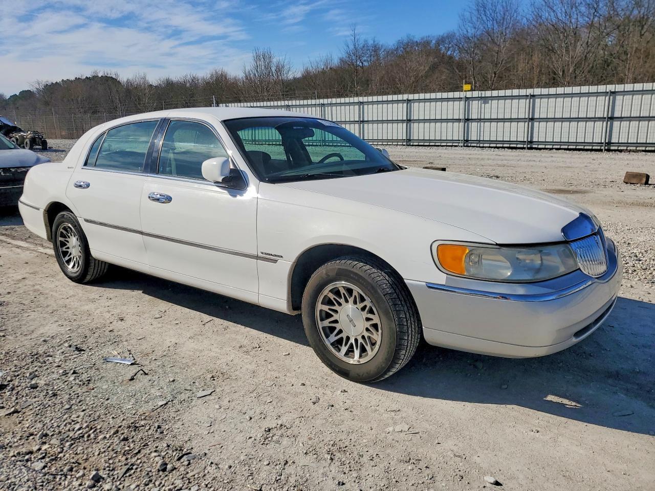 2000 LINCOLN Town Car