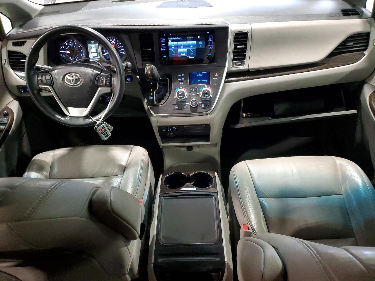 2016 TOYOTA SIENNA
