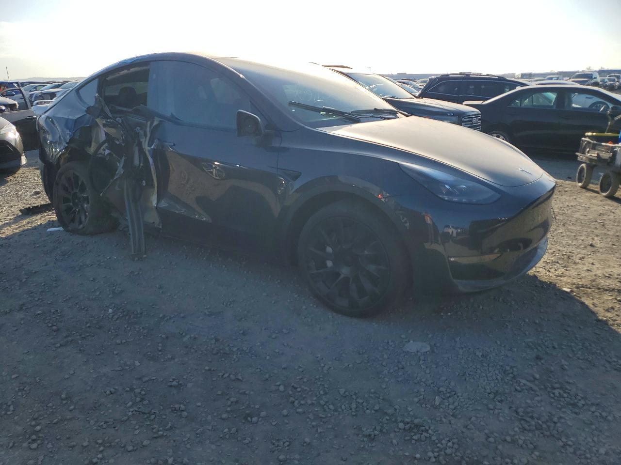 2024 TESLA MODEL Y