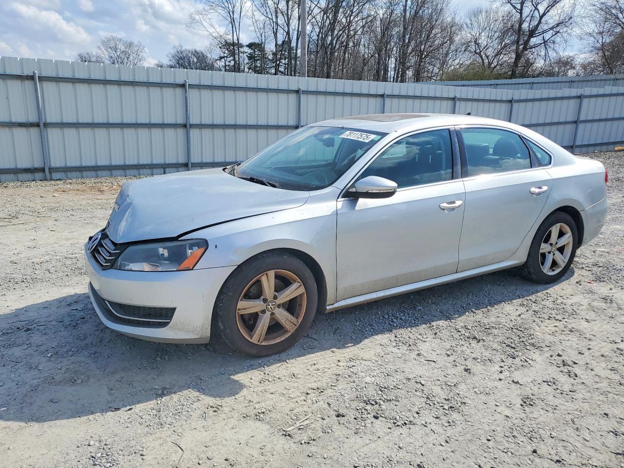 2012 VOLKSWAGEN Passat