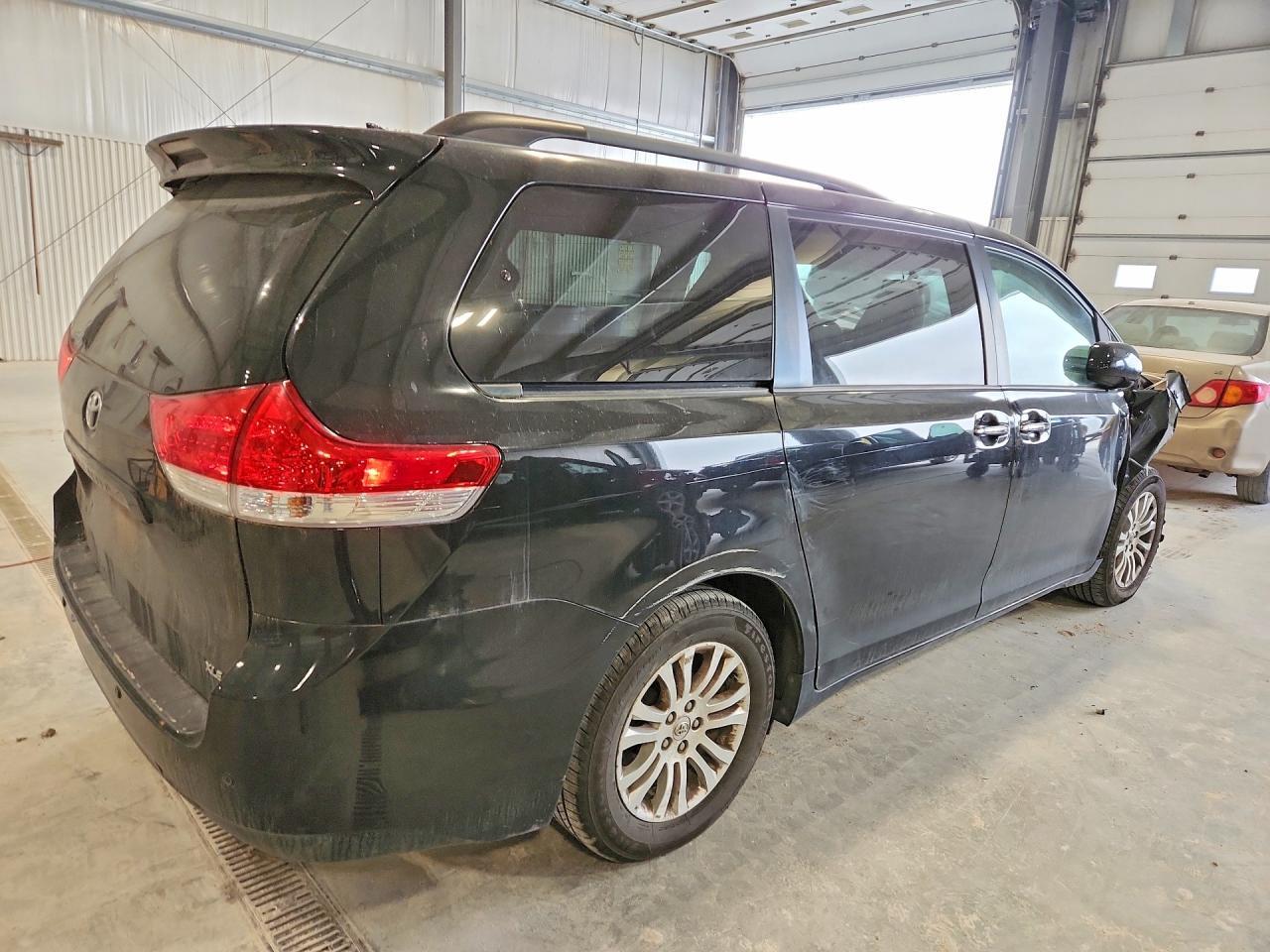 2014 TOYOTA SIENNA