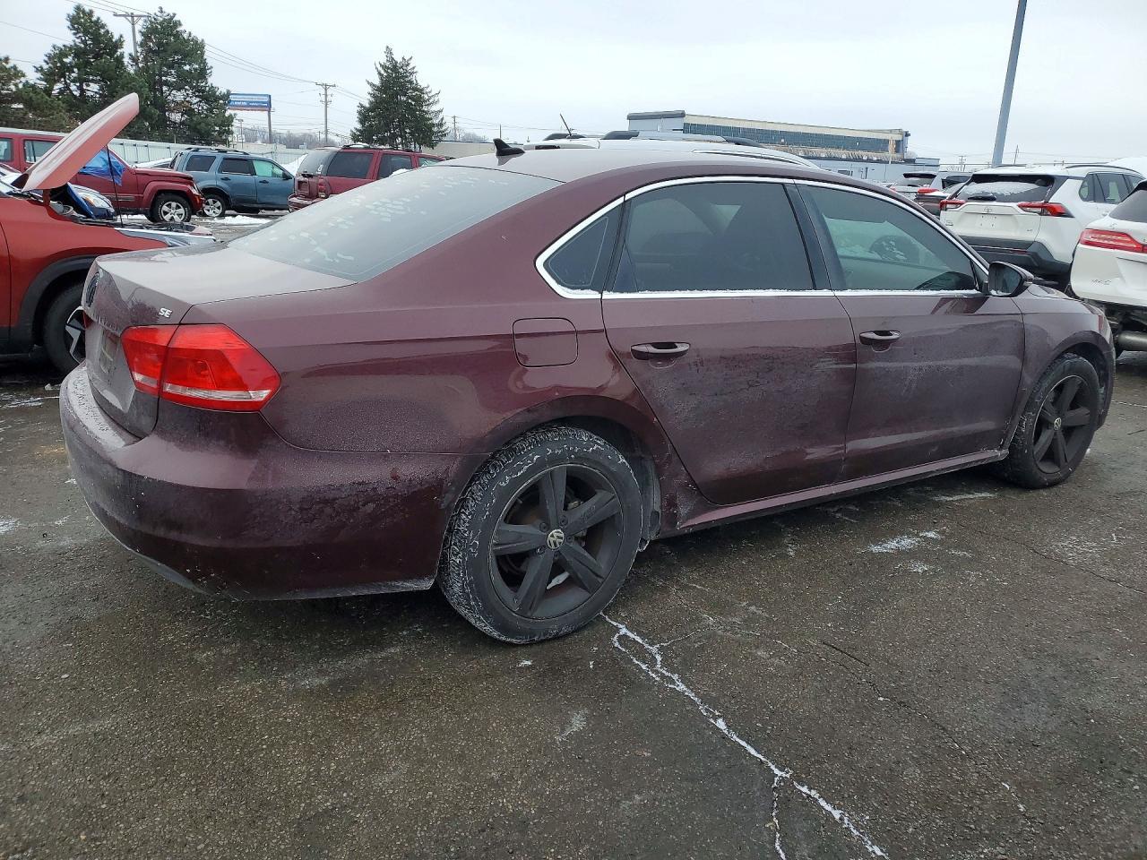 2012 VOLKSWAGEN Passat