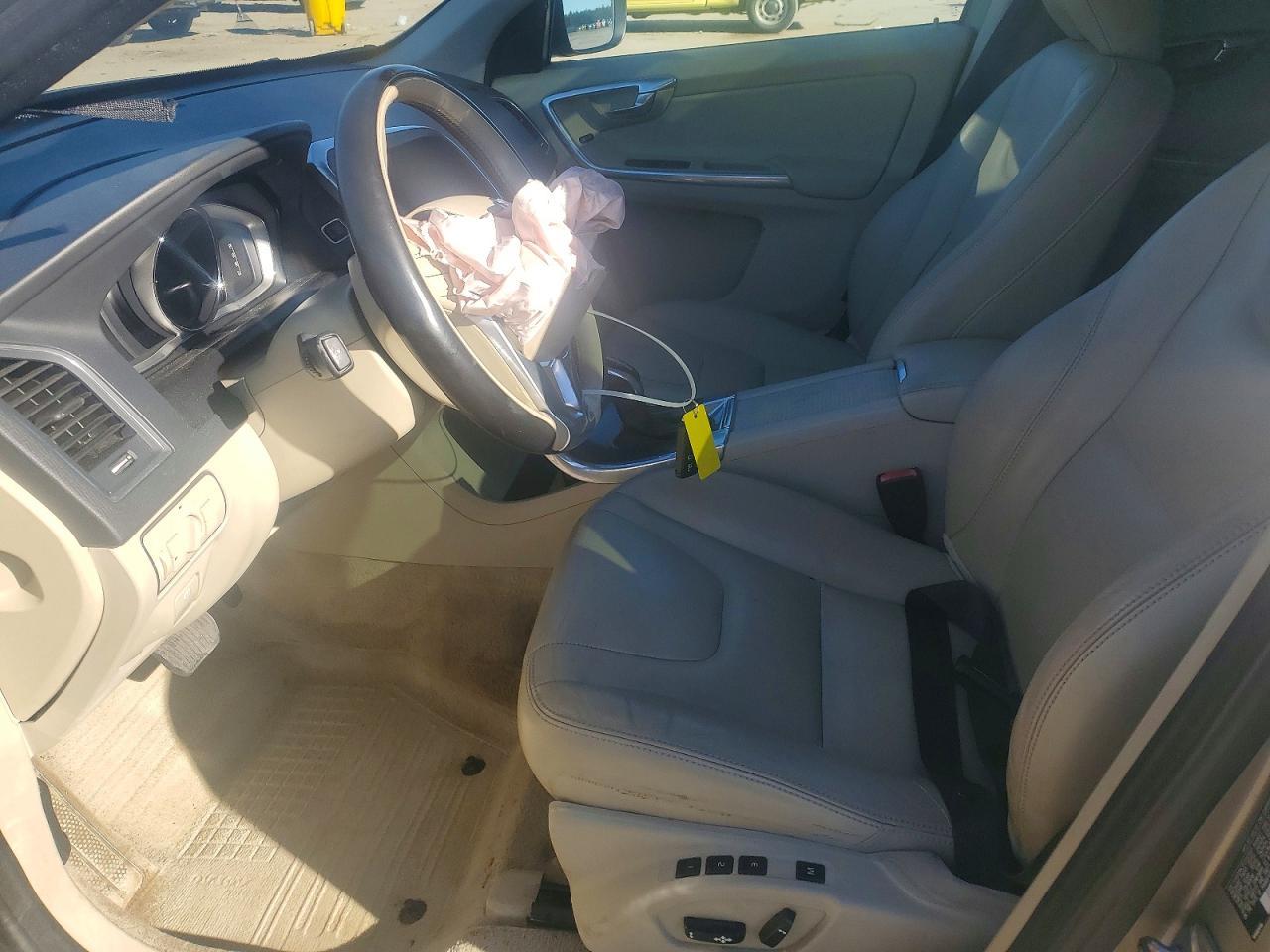 2015 VOLVO XC60