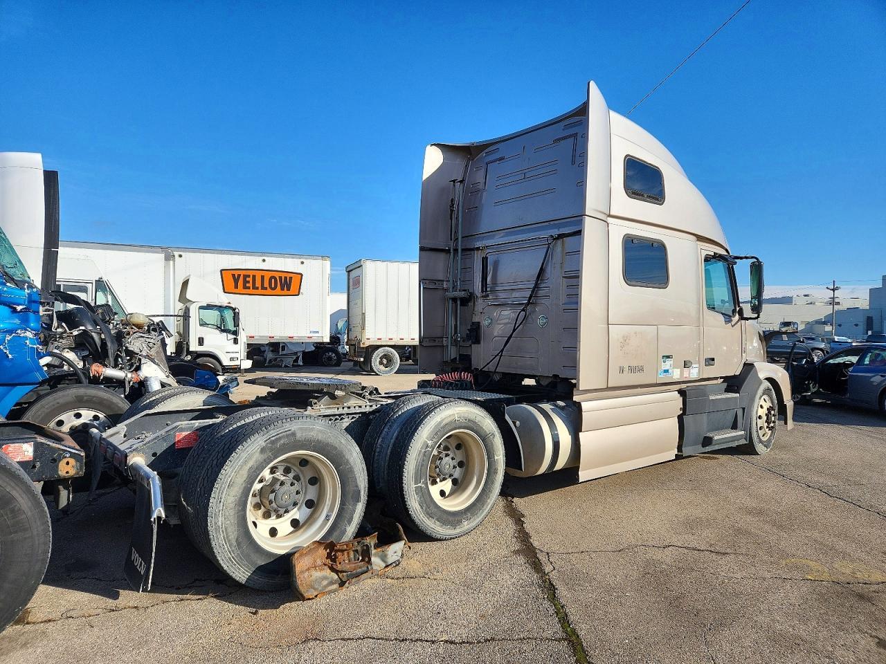 2015 VOLVO Vn