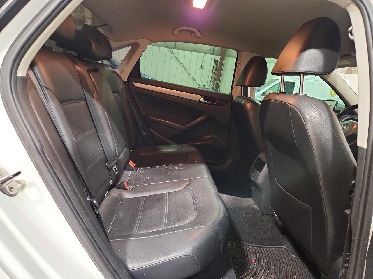 2014 VOLKSWAGEN Passat