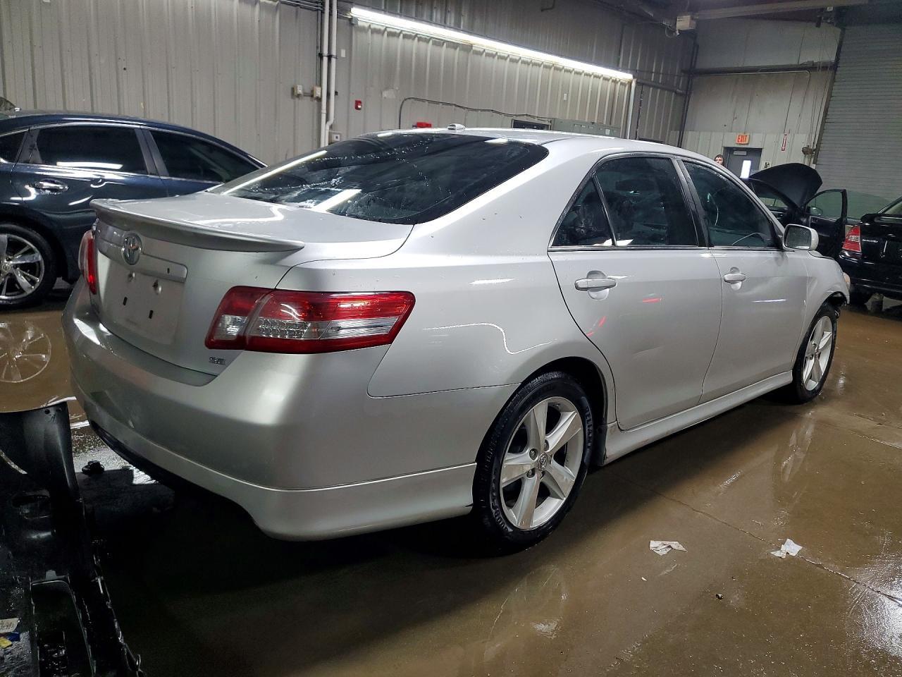 2011 TOYOTA CAMRY