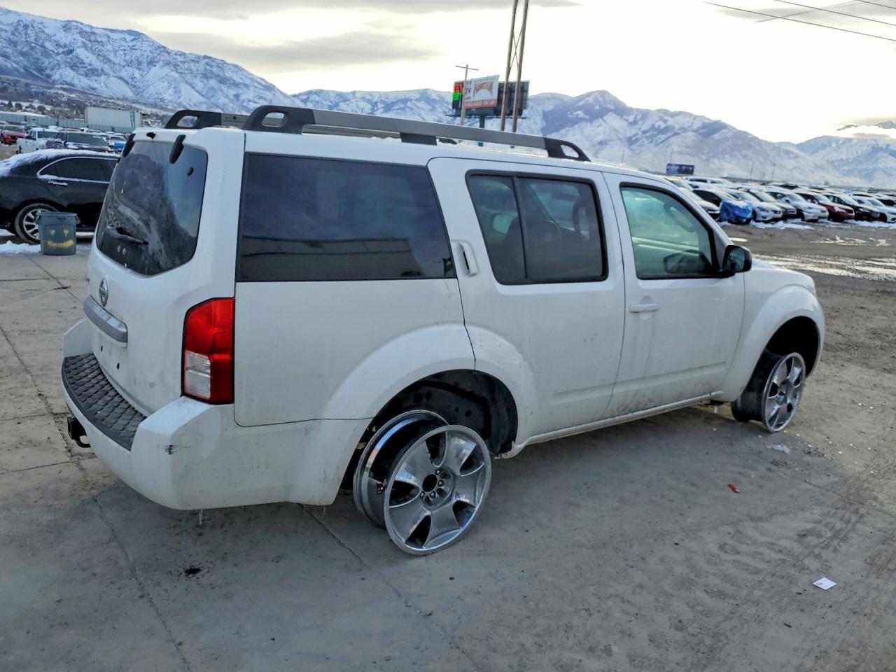 2011 NISSAN PATHFINDER