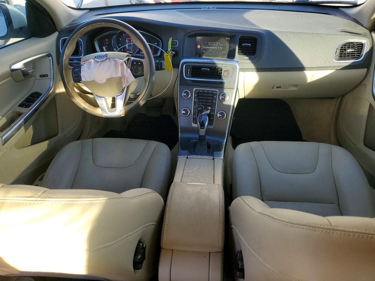 2015 VOLVO S60
