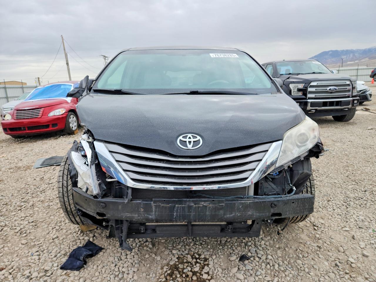 2014 TOYOTA SIENNA