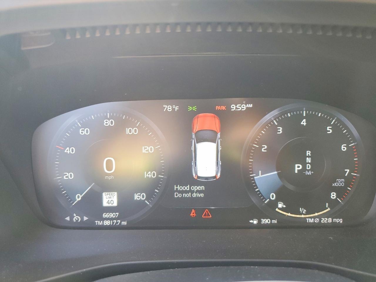 2020 VOLVO XC40