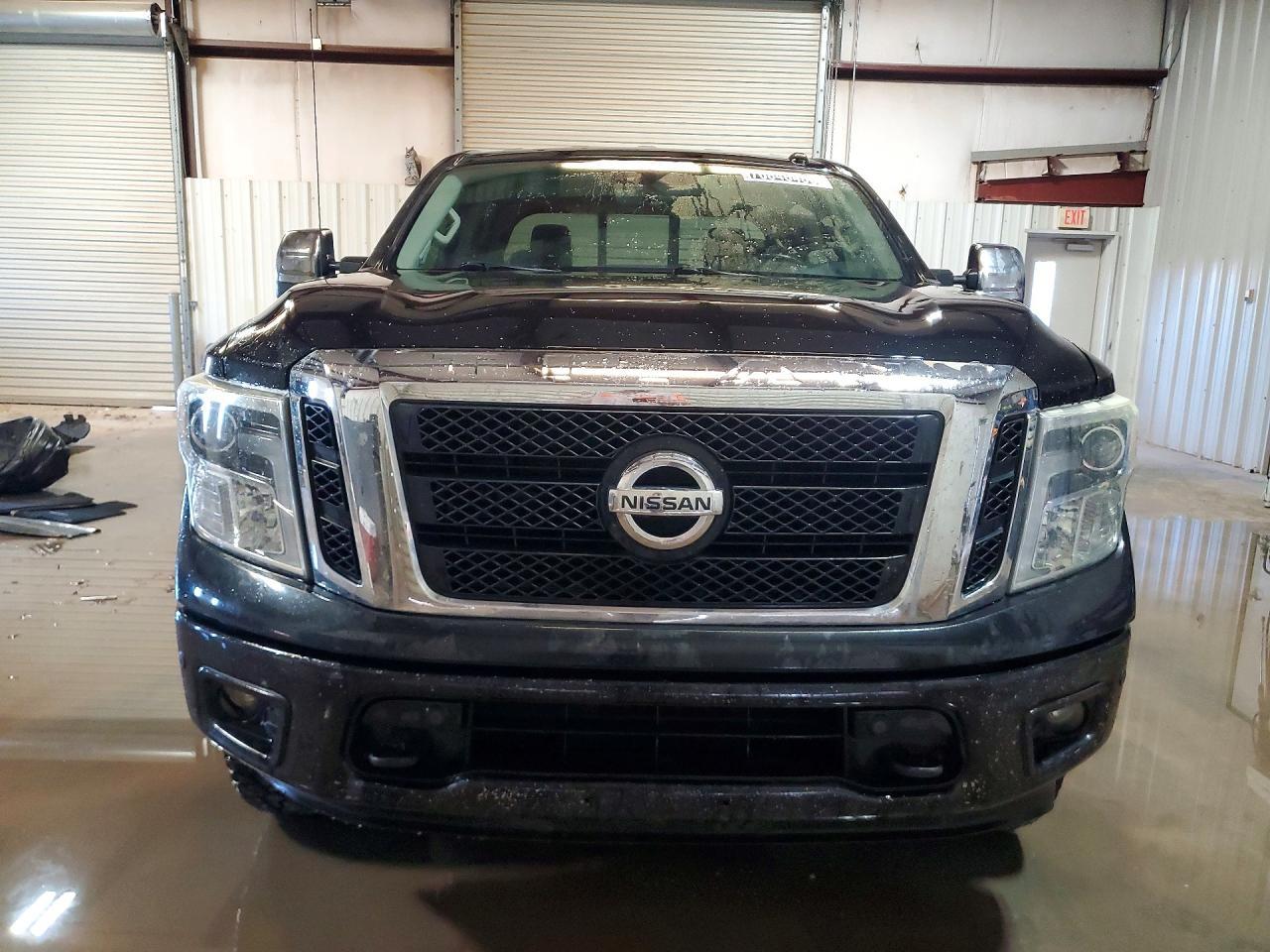 2017 NISSAN Titan