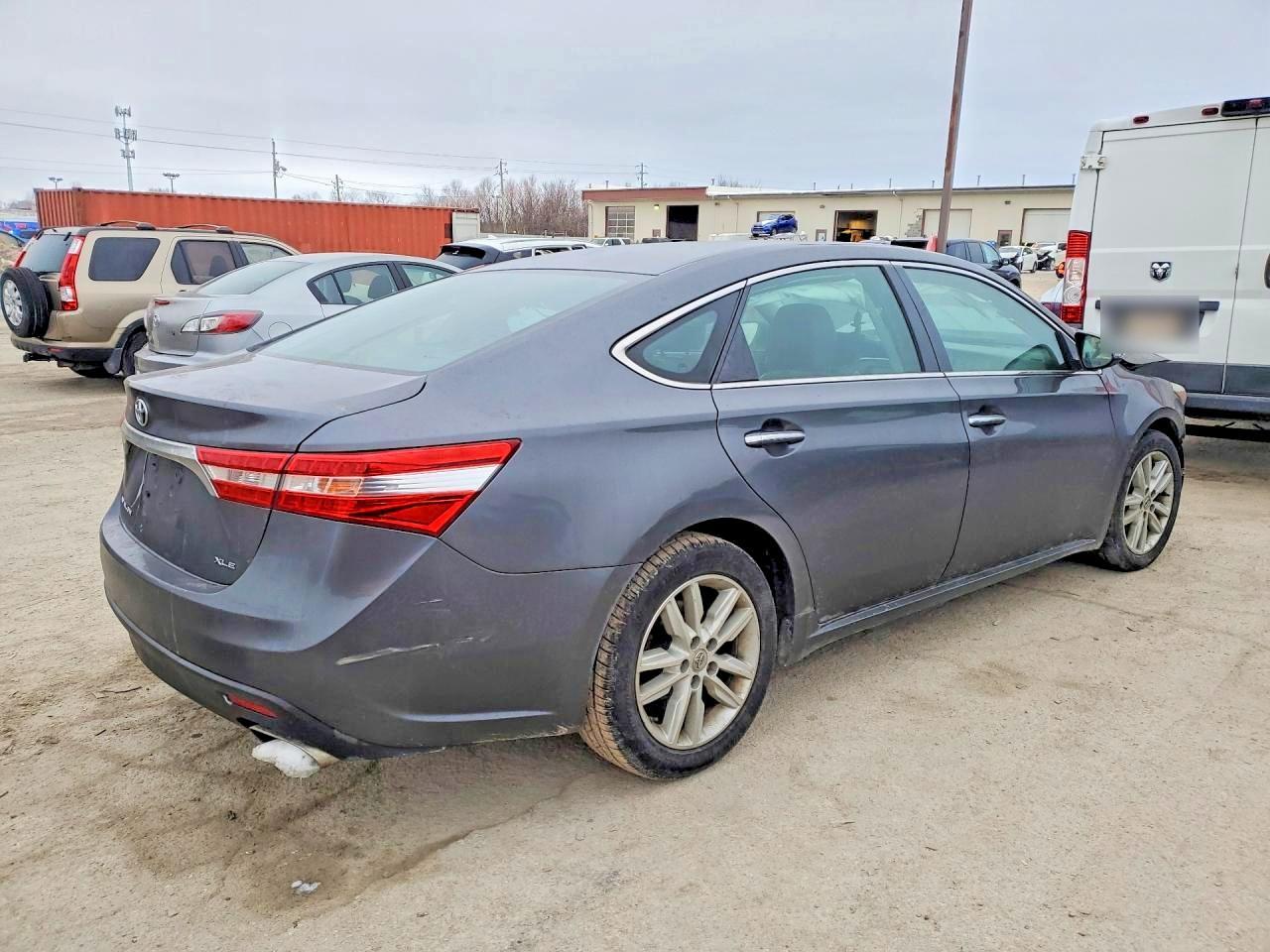 2013 TOYOTA Avalon