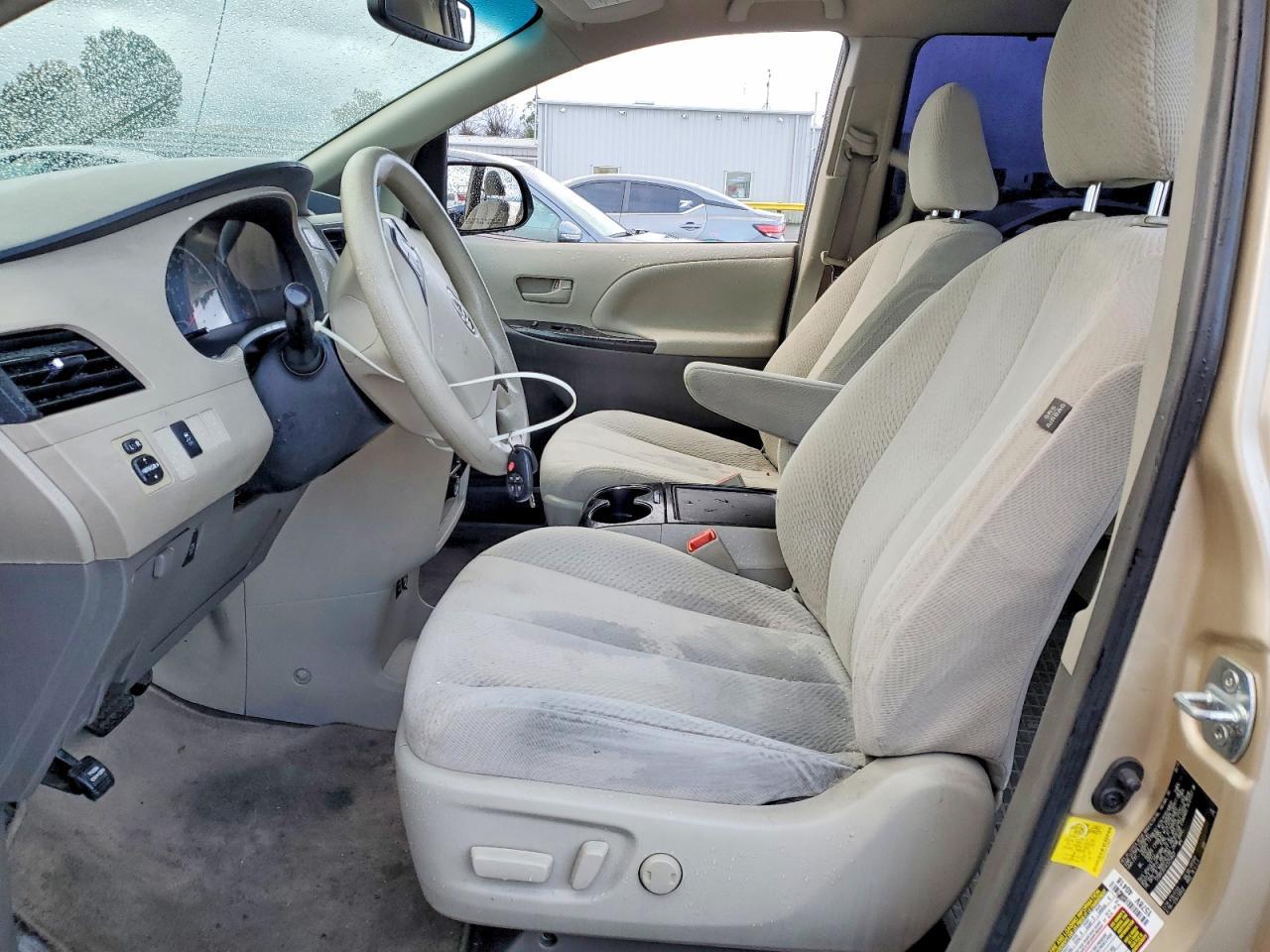 2012 TOYOTA SIENNA