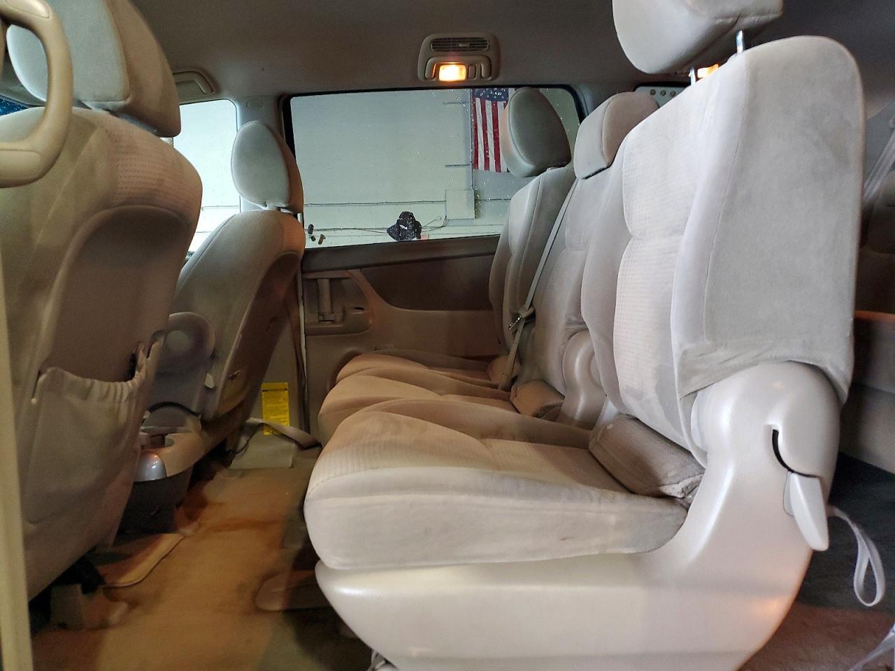 2010 TOYOTA SIENNA