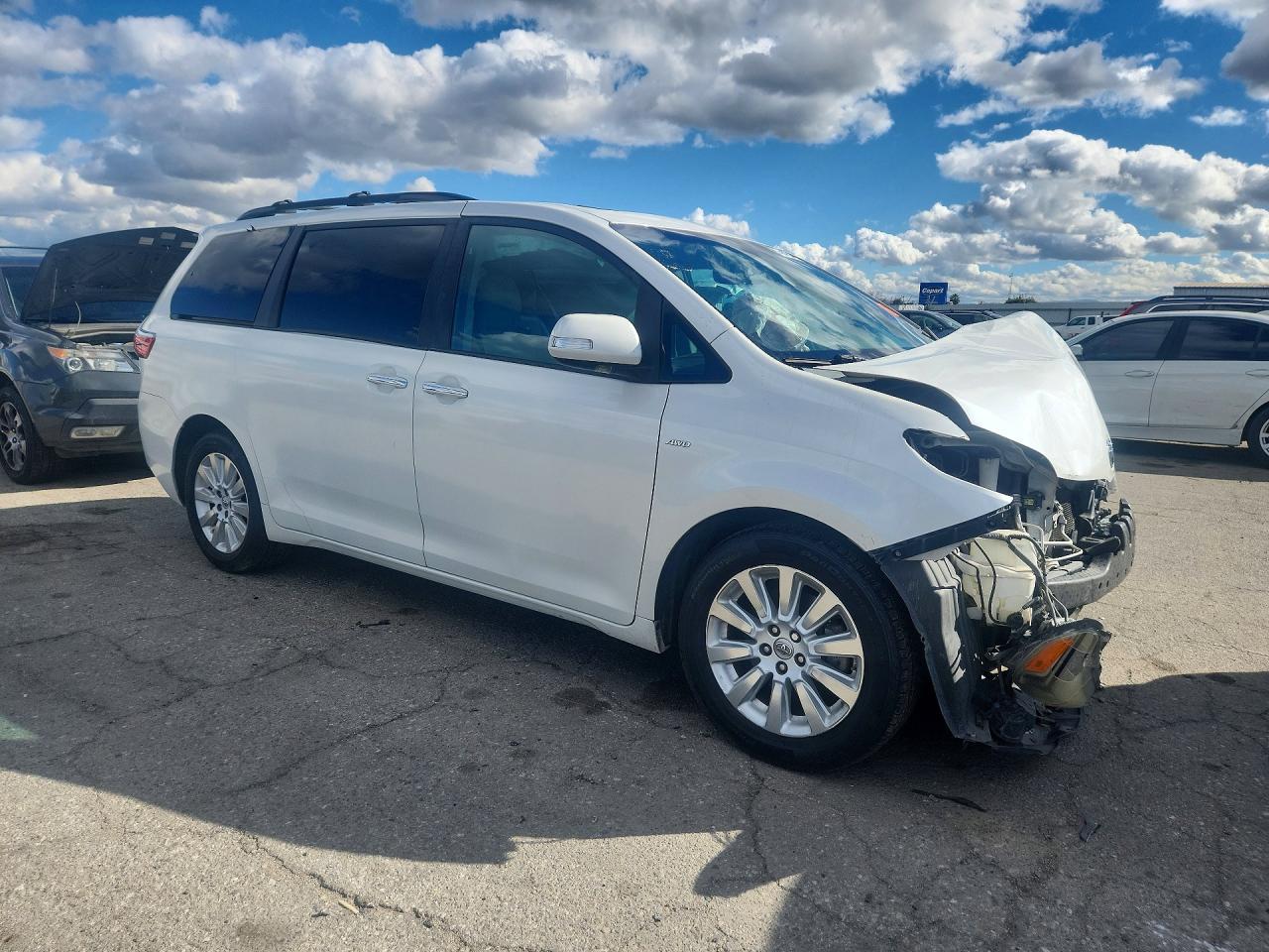 2016 TOYOTA SIENNA