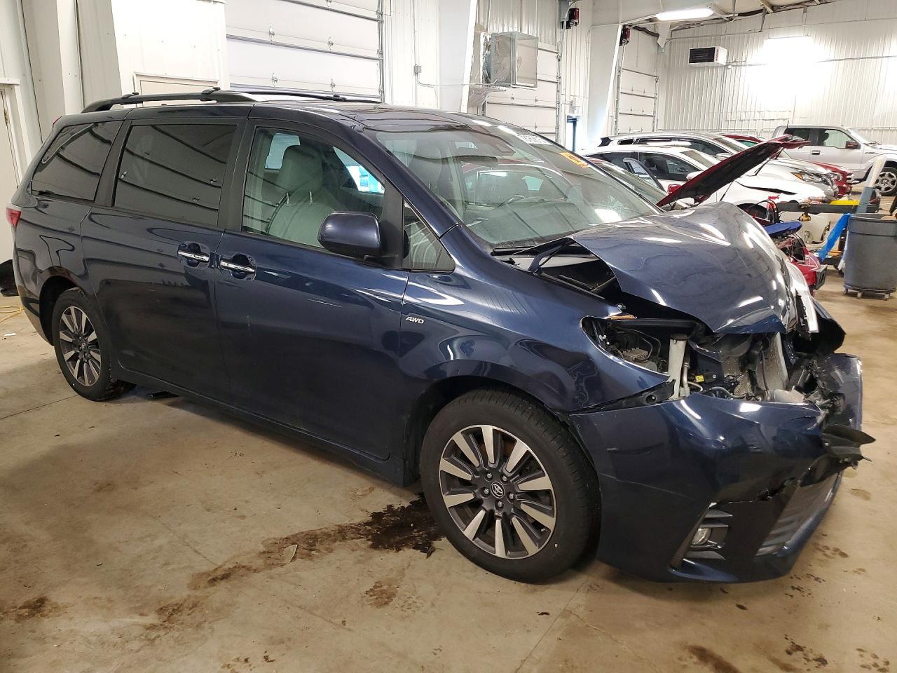2019 TOYOTA SIENNA