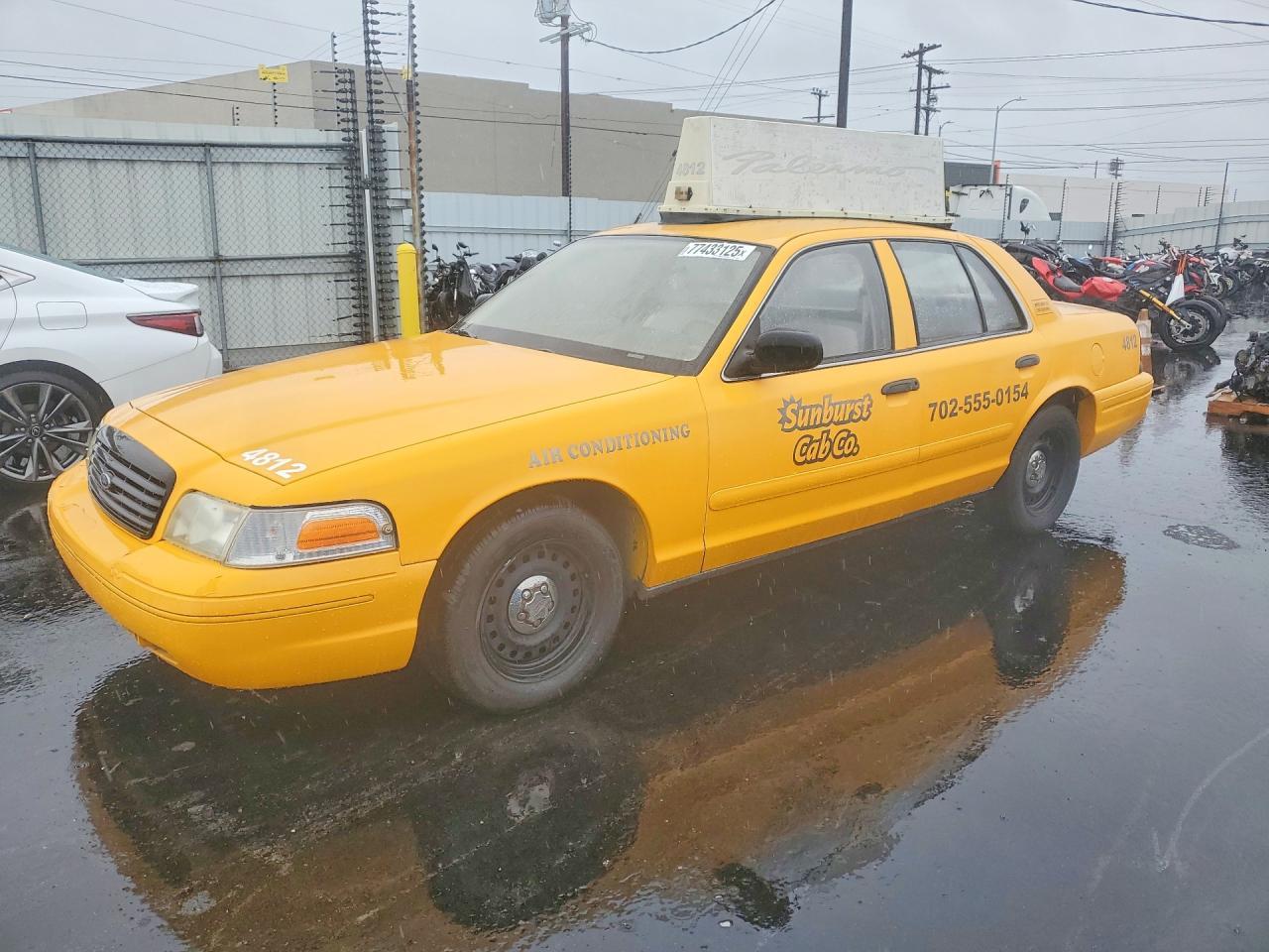 2000 FORD Crown Victoria