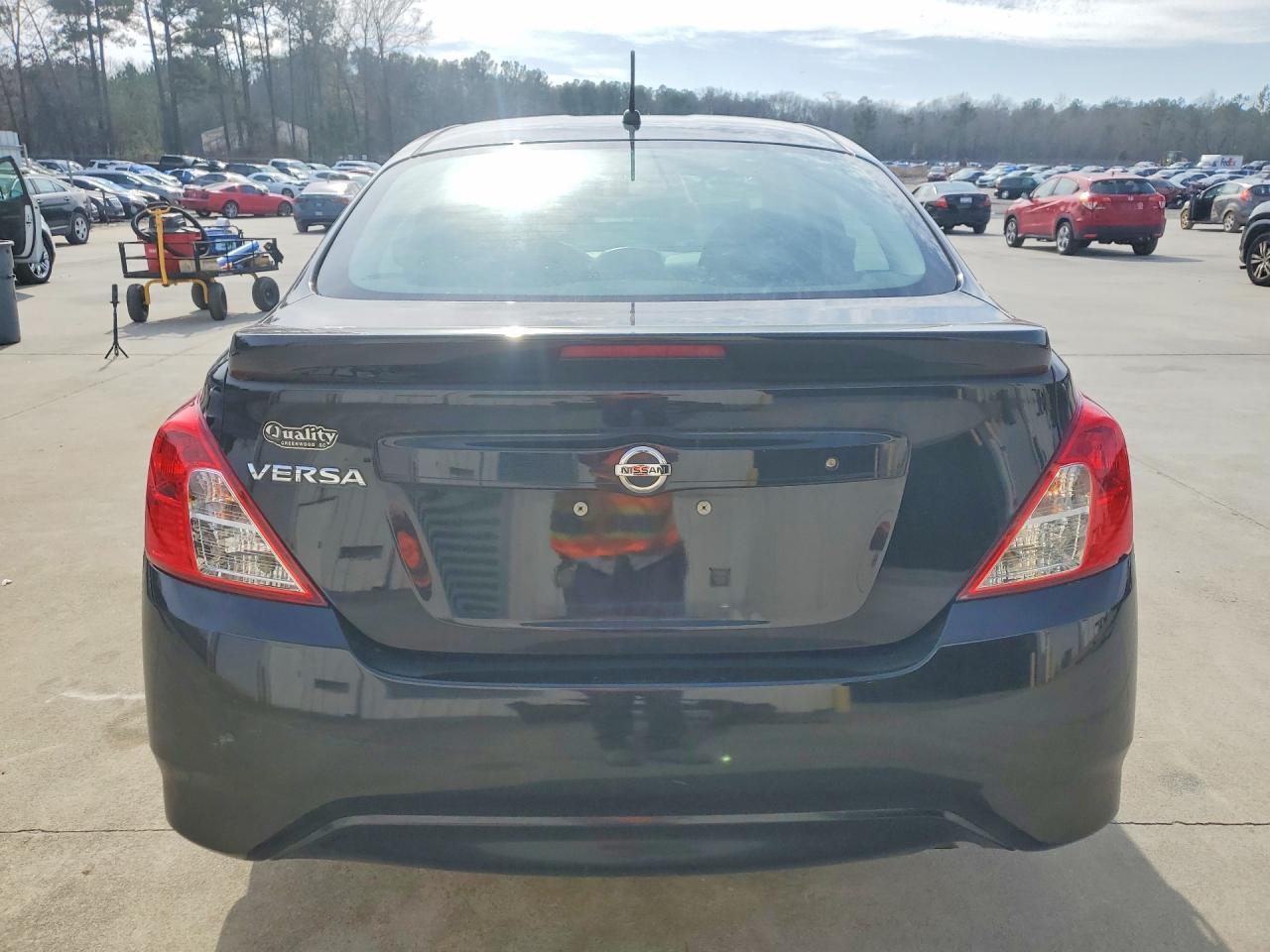 2017 NISSAN VERSA