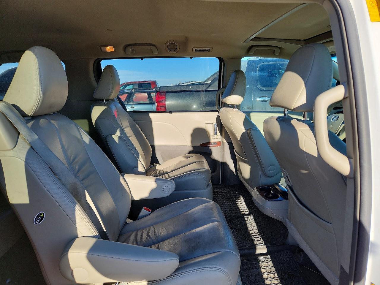 2014 TOYOTA SIENNA