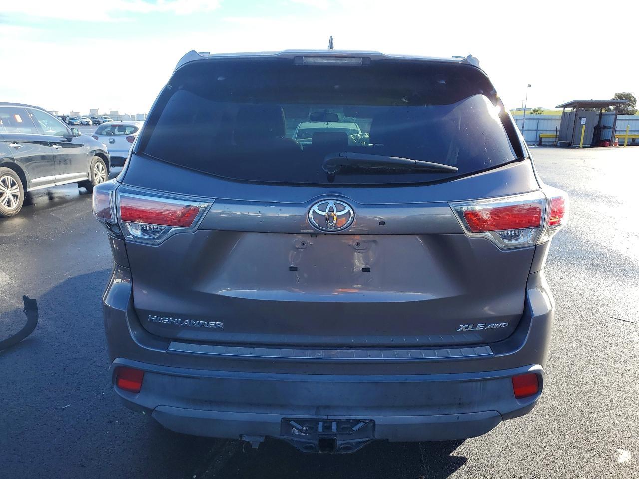 2015 TOYOTA HIGHLANDER