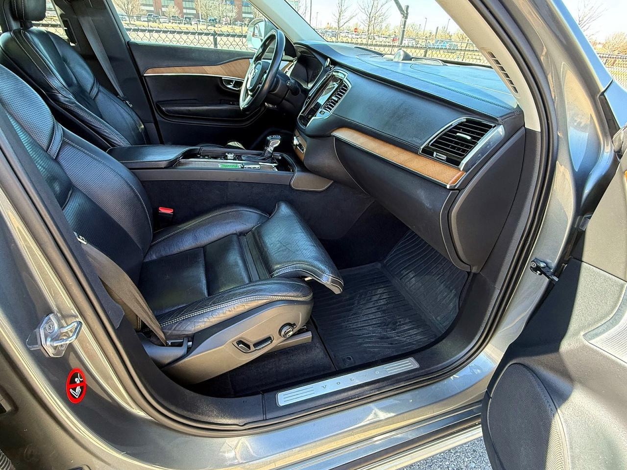 2016 VOLVO XC90