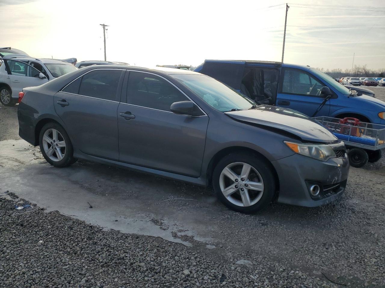 2014 TOYOTA CAMRY