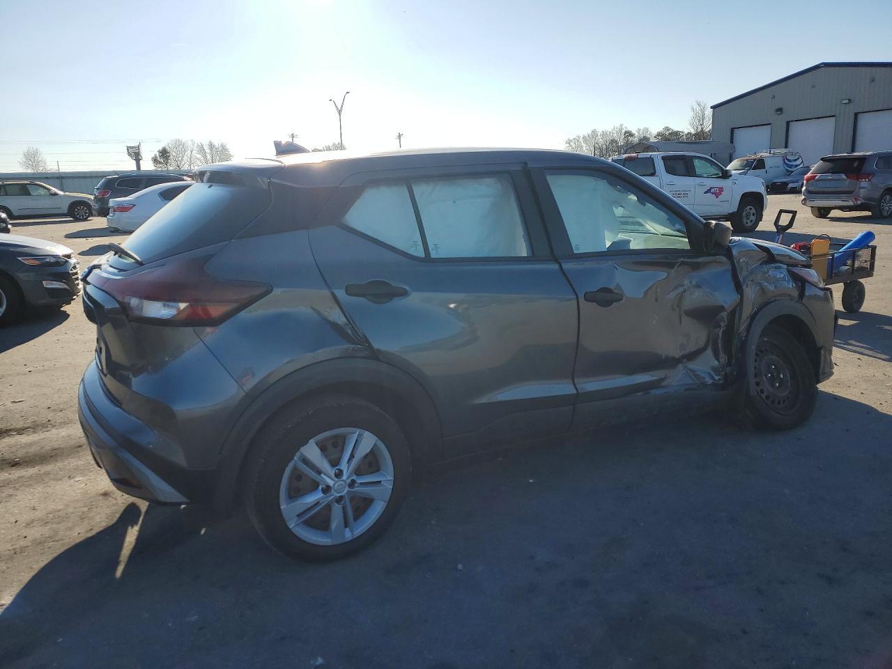 2021 NISSAN KICKS