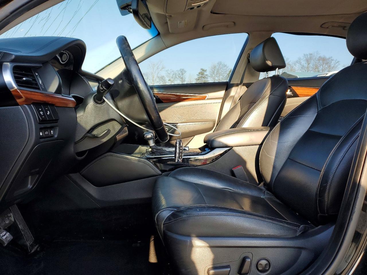 2017 KIA Cadenza