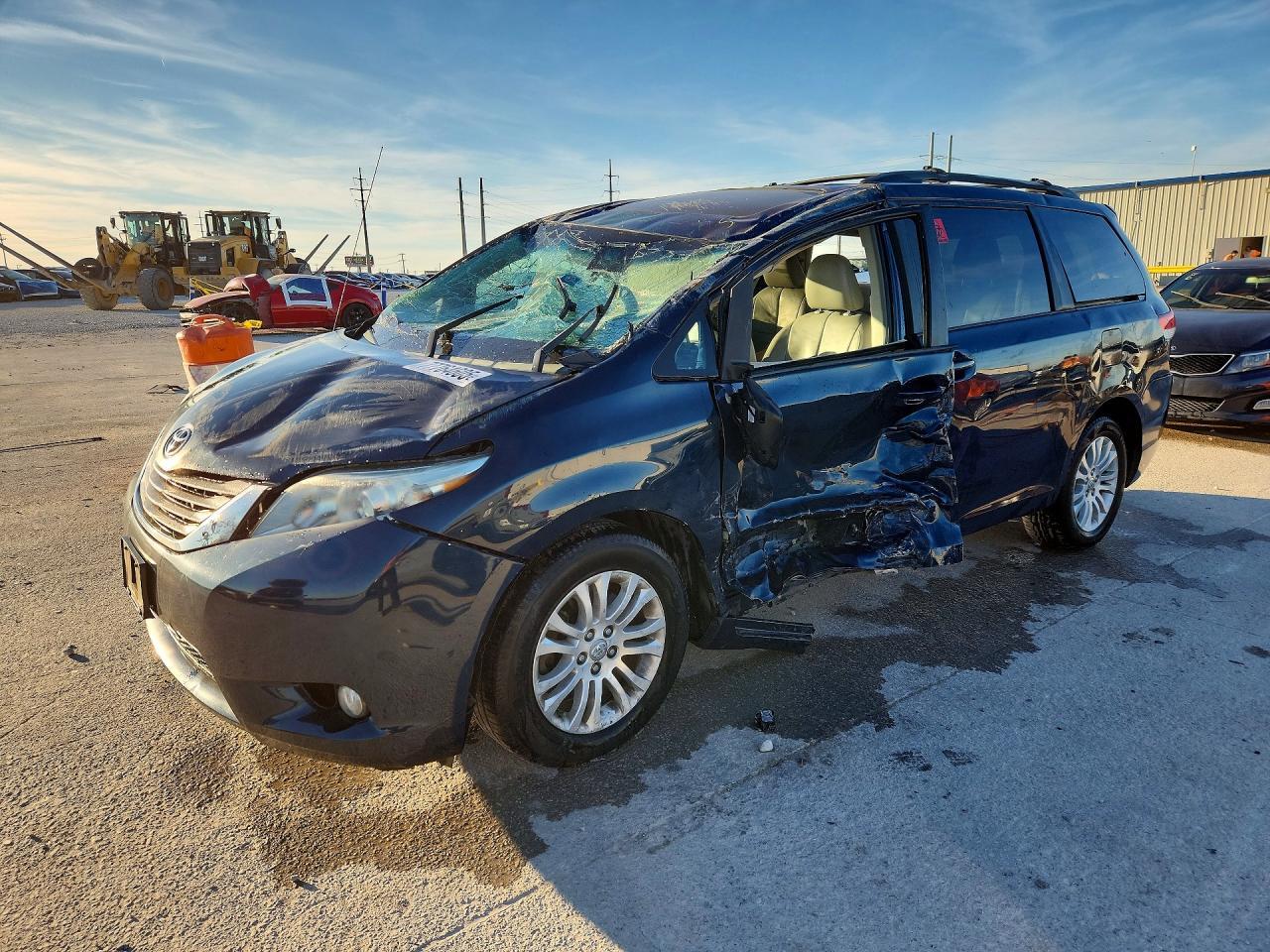 2011 TOYOTA SIENNA
