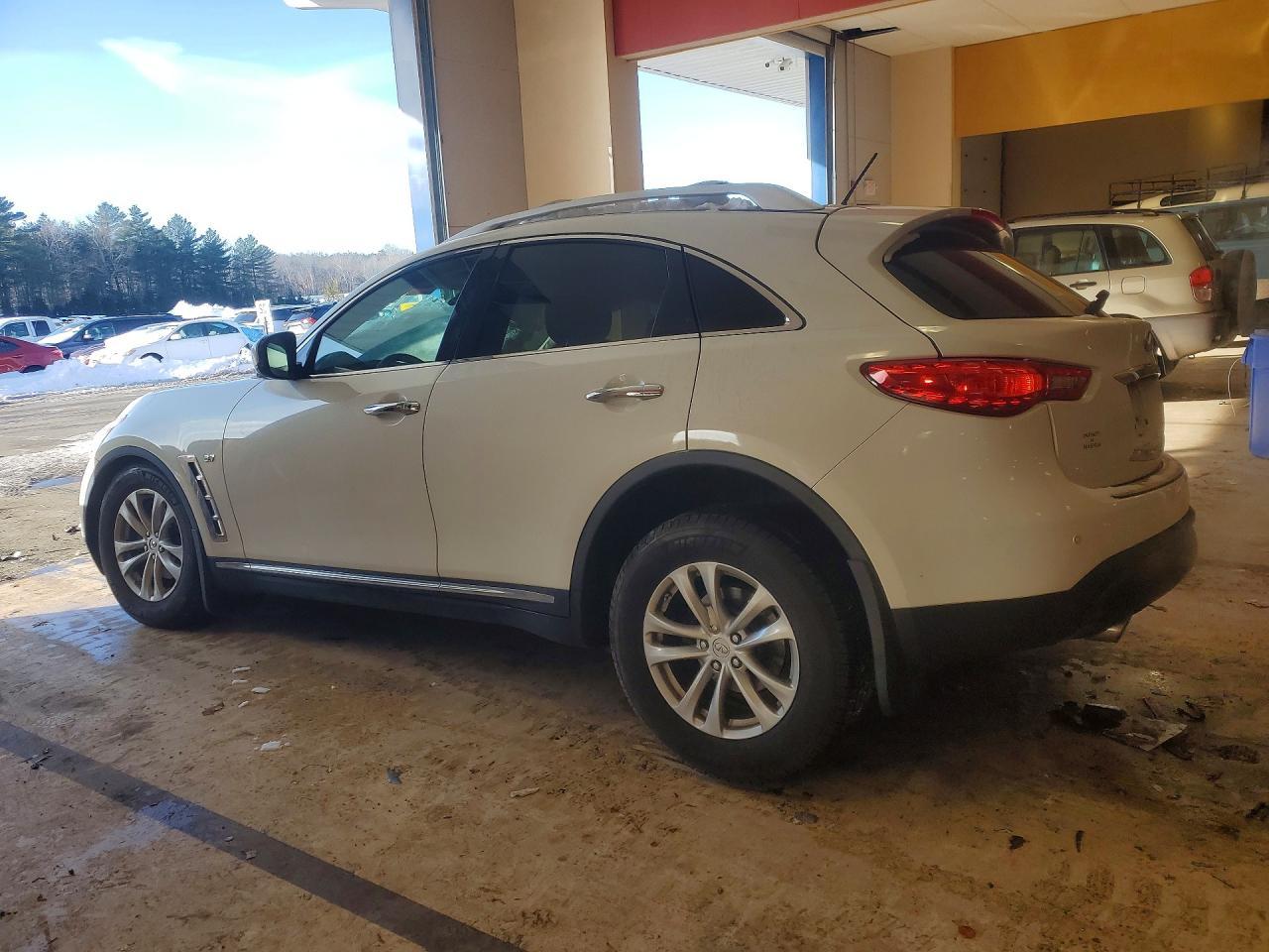 2016 INFINITI QX70