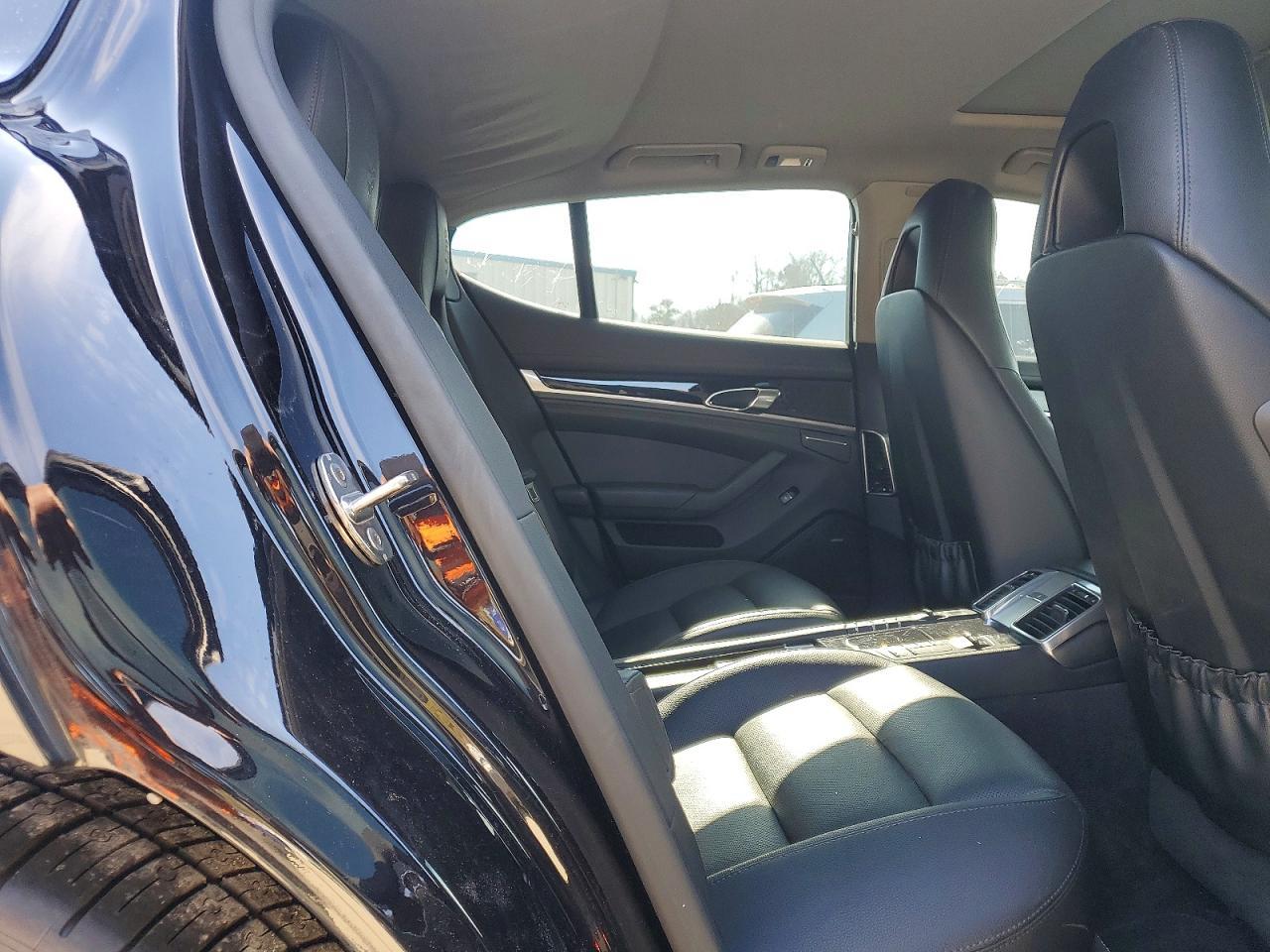 2016 PORSCHE Panamera