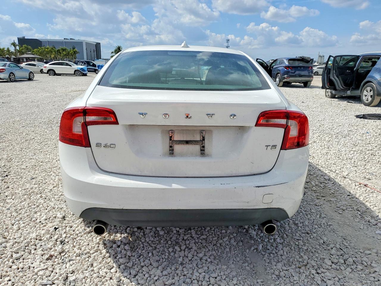 2013 VOLVO S60