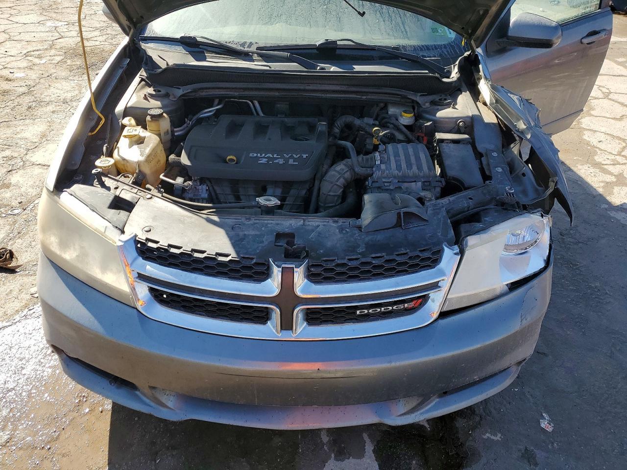 2013 DODGE Avenger