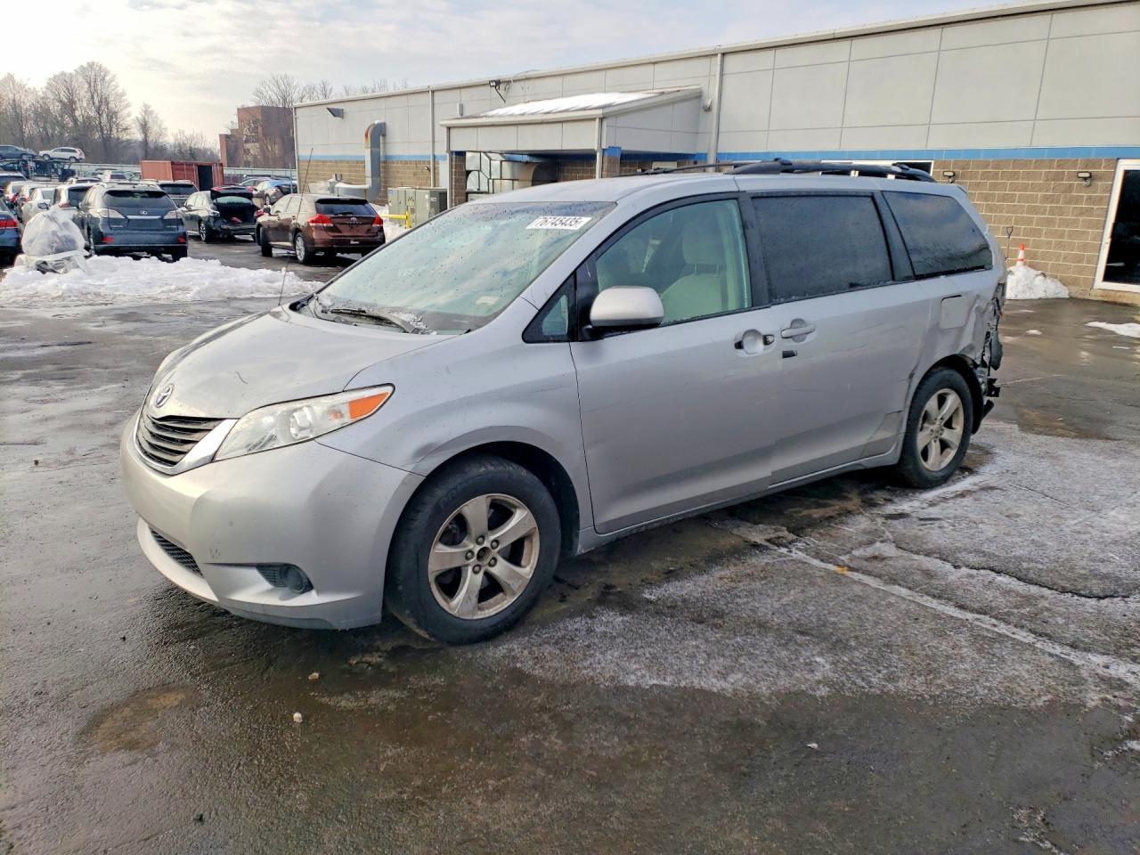 2013 TOYOTA SIENNA
