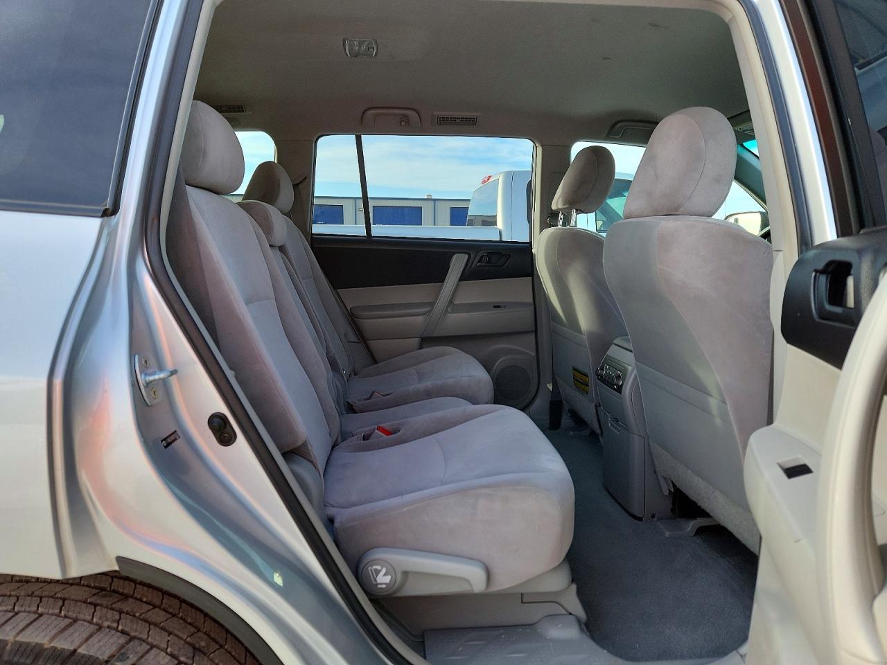 2010 TOYOTA HIGHLANDER