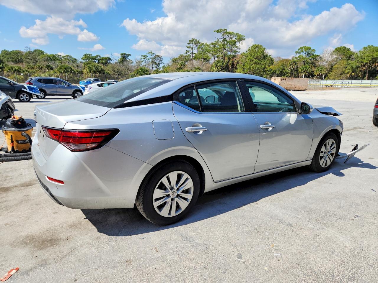 2022 NISSAN SENTRA