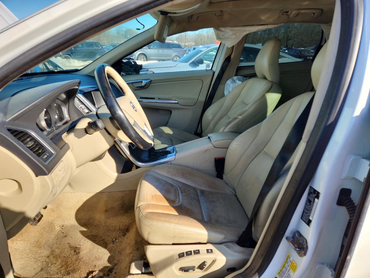 2015 VOLVO XC60