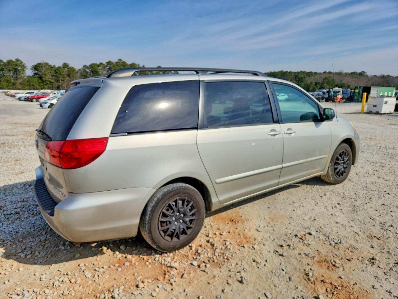 2009 TOYOTA SIENNA