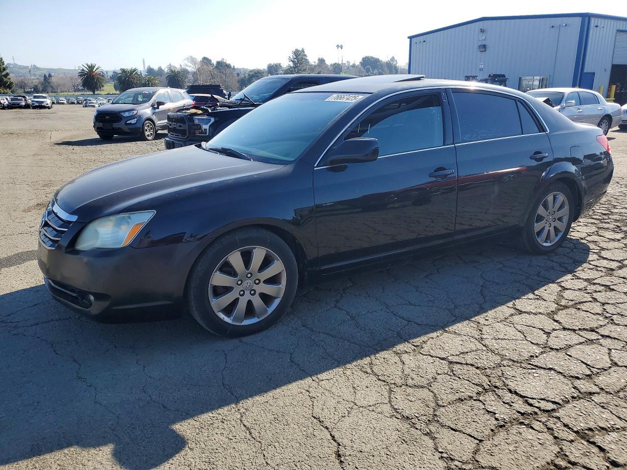 2005 TOYOTA Avalon