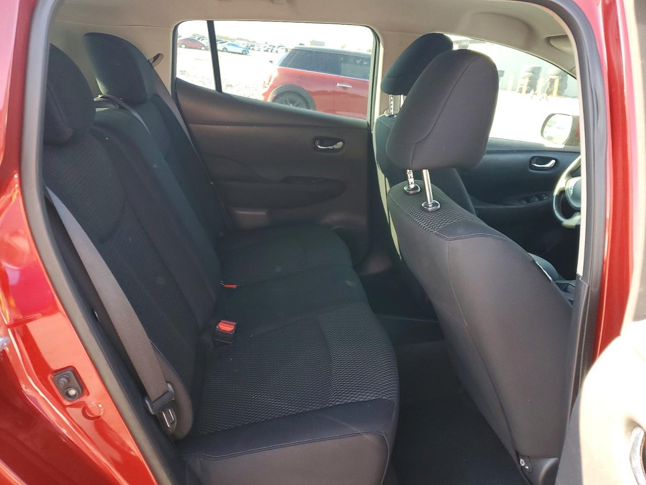 2015 NISSAN LEAF