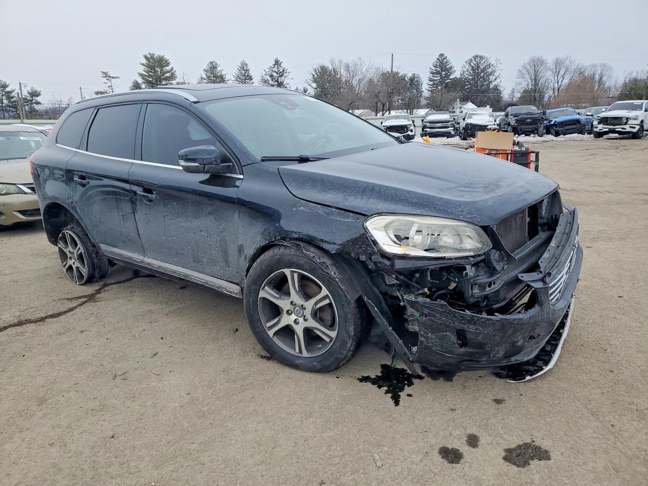 2015 VOLVO XC60