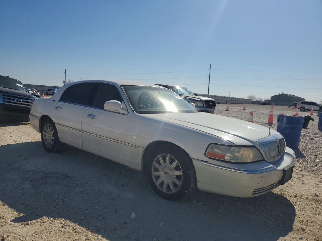 2011 LINCOLN Town Car