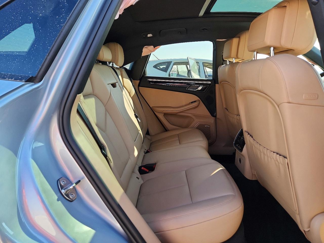 2020 PORSCHE Macan