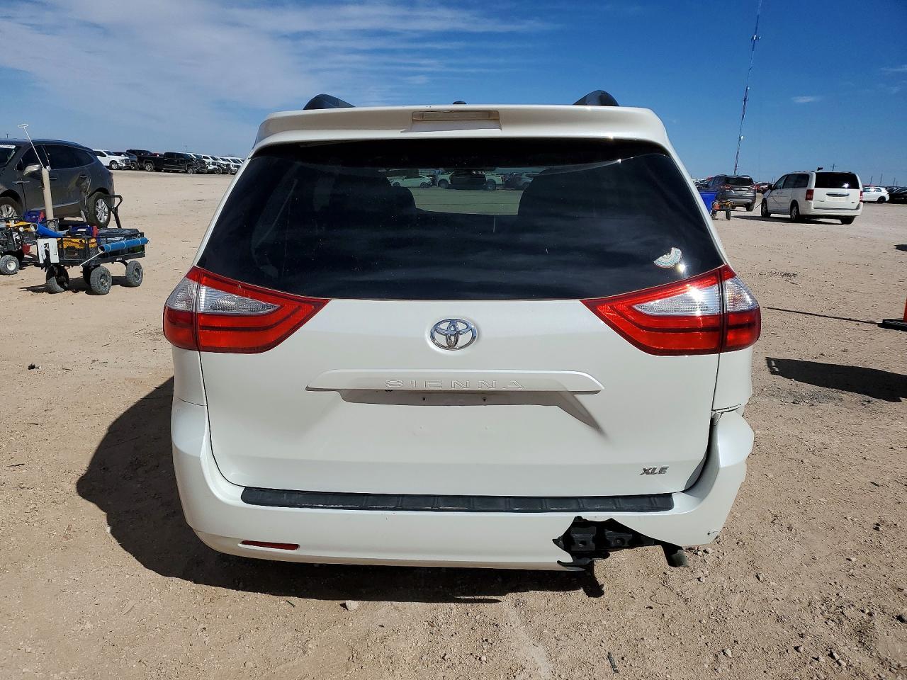 2017 TOYOTA SIENNA
