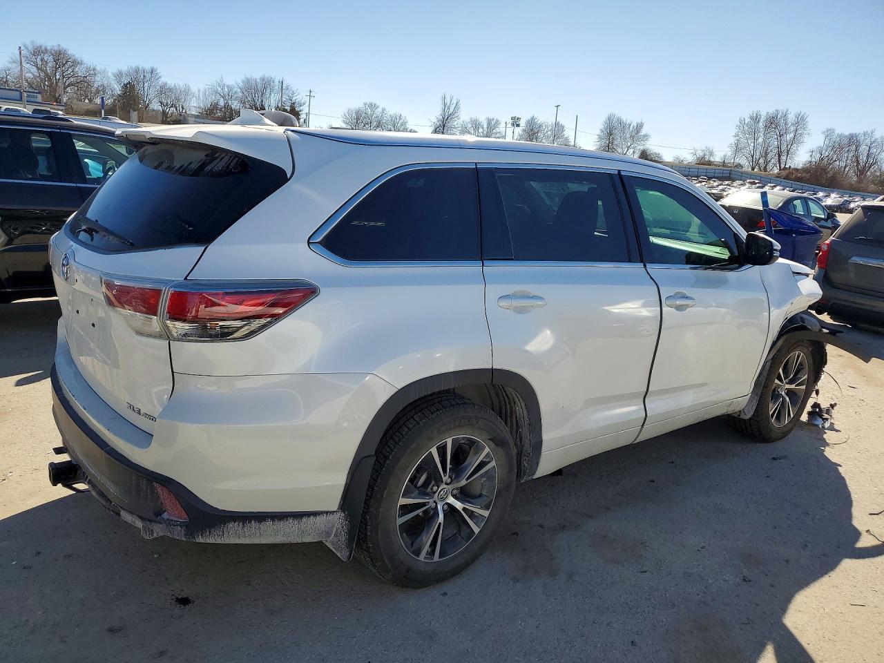 2016 TOYOTA HIGHLANDER