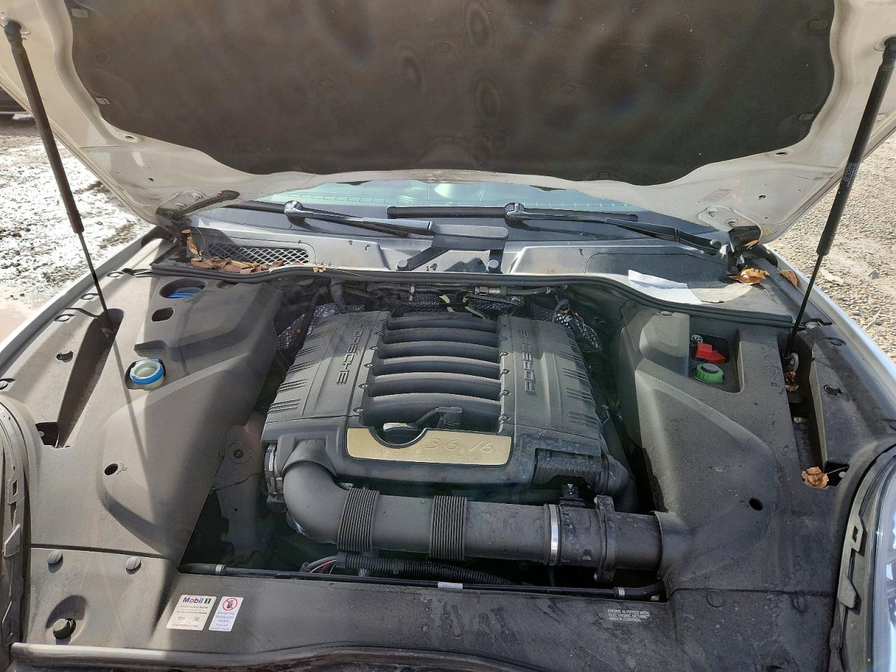 2016 PORSCHE CAYENNE