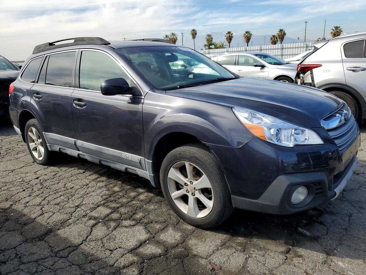 2013 SUBARU Outback