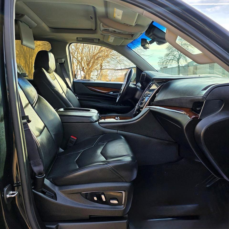 2017 CADILLAC ESCALADE